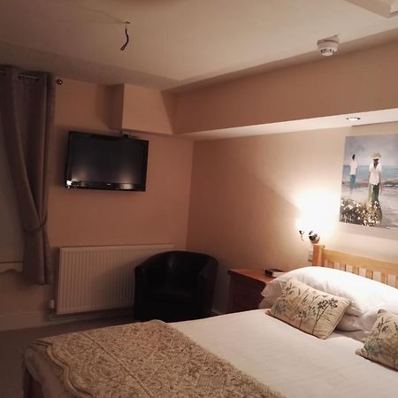 Crown Hotel Корвэн Экстерьер фото