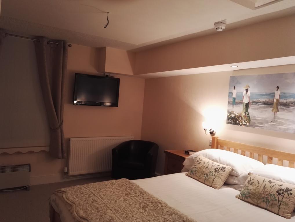 Crown Hotel Корвэн Экстерьер фото